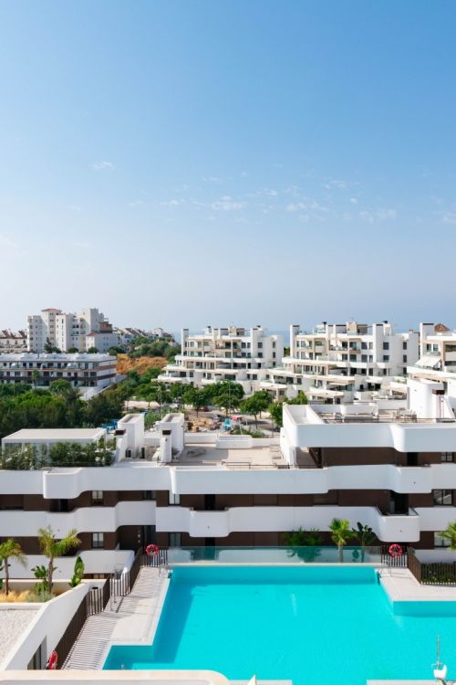 Contemporary Luxury Penthouse with Panoramic Sea Views and Private Rooftop Jacuzzi in Las Mesas, Estepona