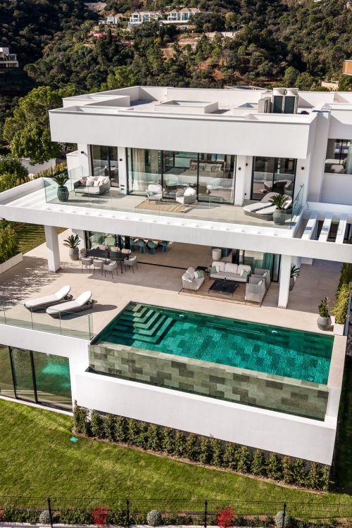 Villa en venta en El Madroñal, Benahavis