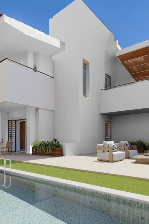 The Olimpo urbanization is a residential community renowned for its Mediterranean style and wonderful landscaped areas. The apartments in Olimpo are made up of villas, which have views of the sea and the mountains. The urbanization offers an ambien