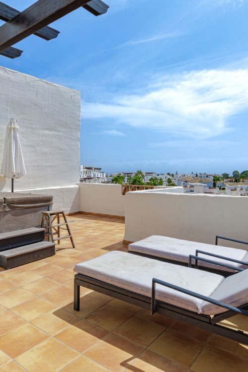 Panoramic Sea View Apartment in Sunset Golf, Estepona