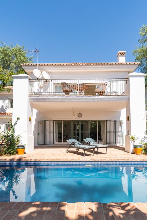 Villa en venta en El Rosario, Marbella Este