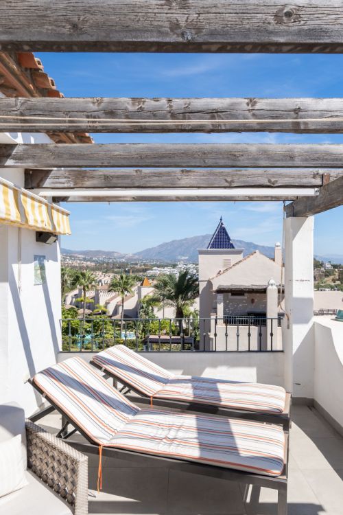 Stunning 3-Bedroom Penthouse with Sea & Mountain Views