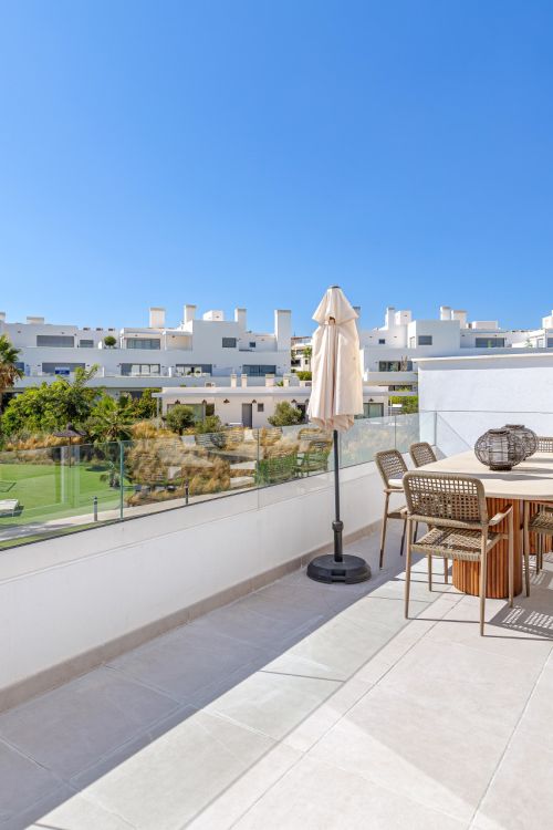 Contemporary Apartment in Acqua Gardens, Cancelada