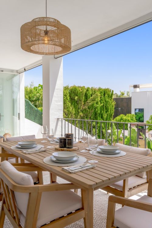 Casa adosada de 4 dormitorios completamente reformada en Montevideo Hills, junto a El Campanario