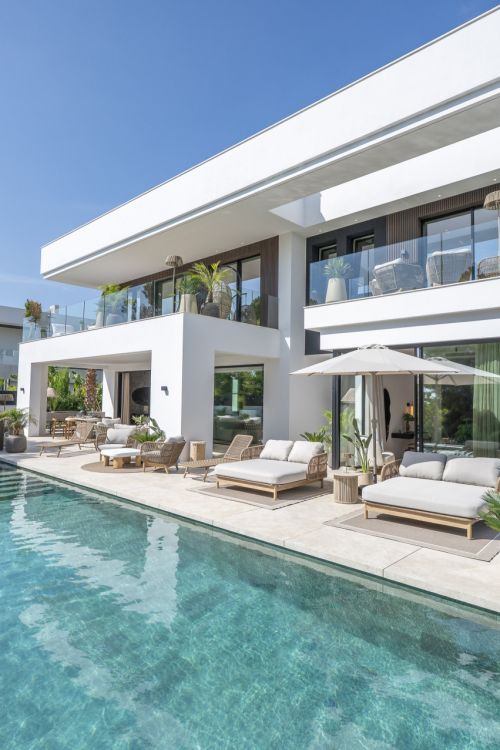 BRAND-NEW LUXURY VILLA IN ROCIO DE NAGÜELES