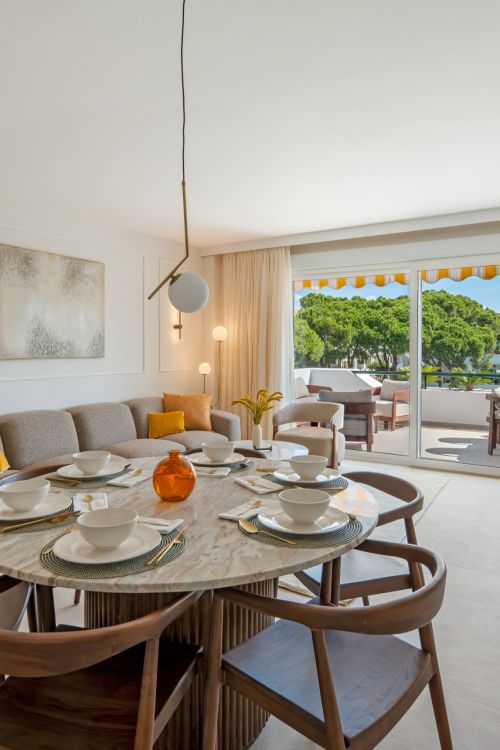 Beautifully refurbished beachside penthouse in El Presidente