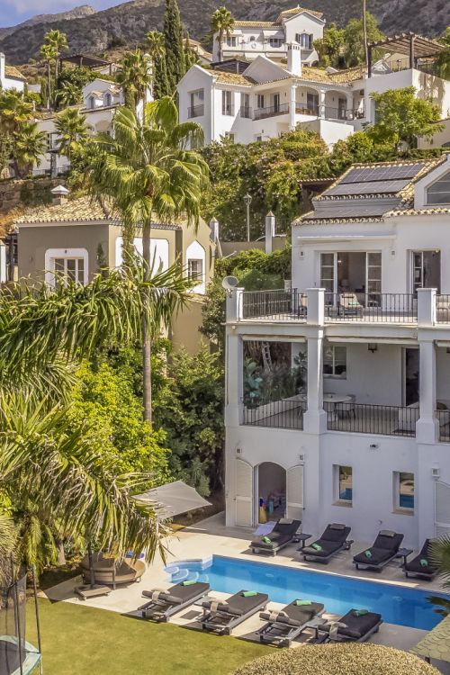 Stunning Fully Renovated 4-Bedroom Villa with Panoramic Views in Sierra Blanca Country Club