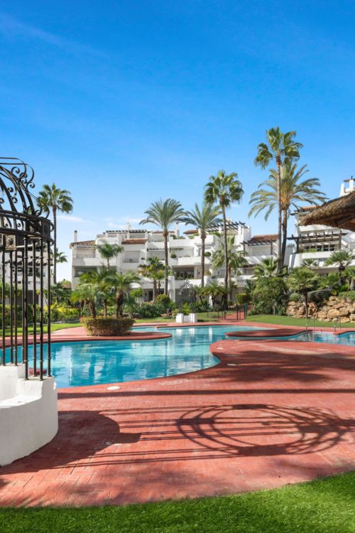 Spacious 3-Bedroom Ground Floor Apartment – Jardines Ventura del Mar, Puerto Banús
