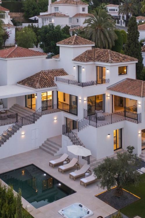 Villa en venta en La Cerquilla, Nueva Andalucia