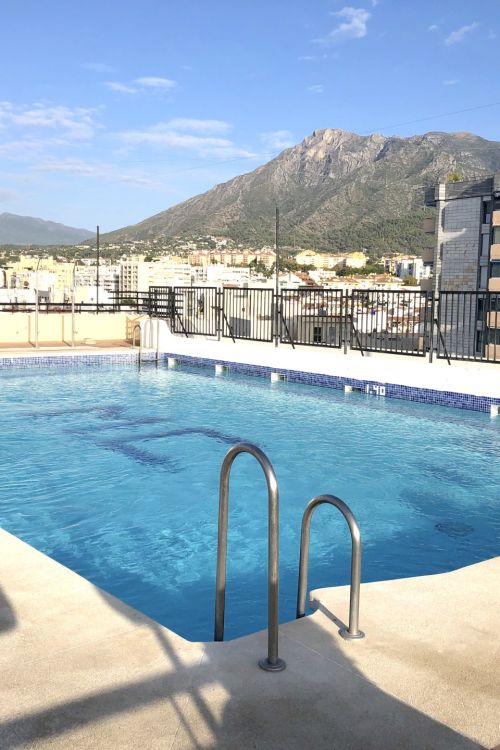 A Spacious Three-Bedroom Apartment Steps from Marbella’s Promenade – Sea Views from Every Bedroom
