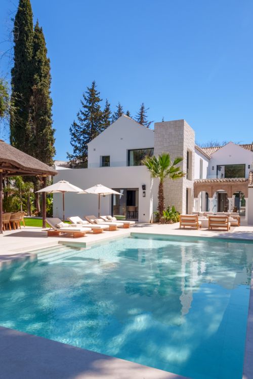 Villa en venta en Nueva Andalucia, Marbella
